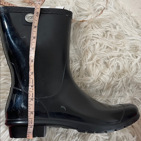 UGG Sienna Rain Boot Black High-Gloss Finish Real Fur From Sheep Size 11 NEW - Picture 13 of 16